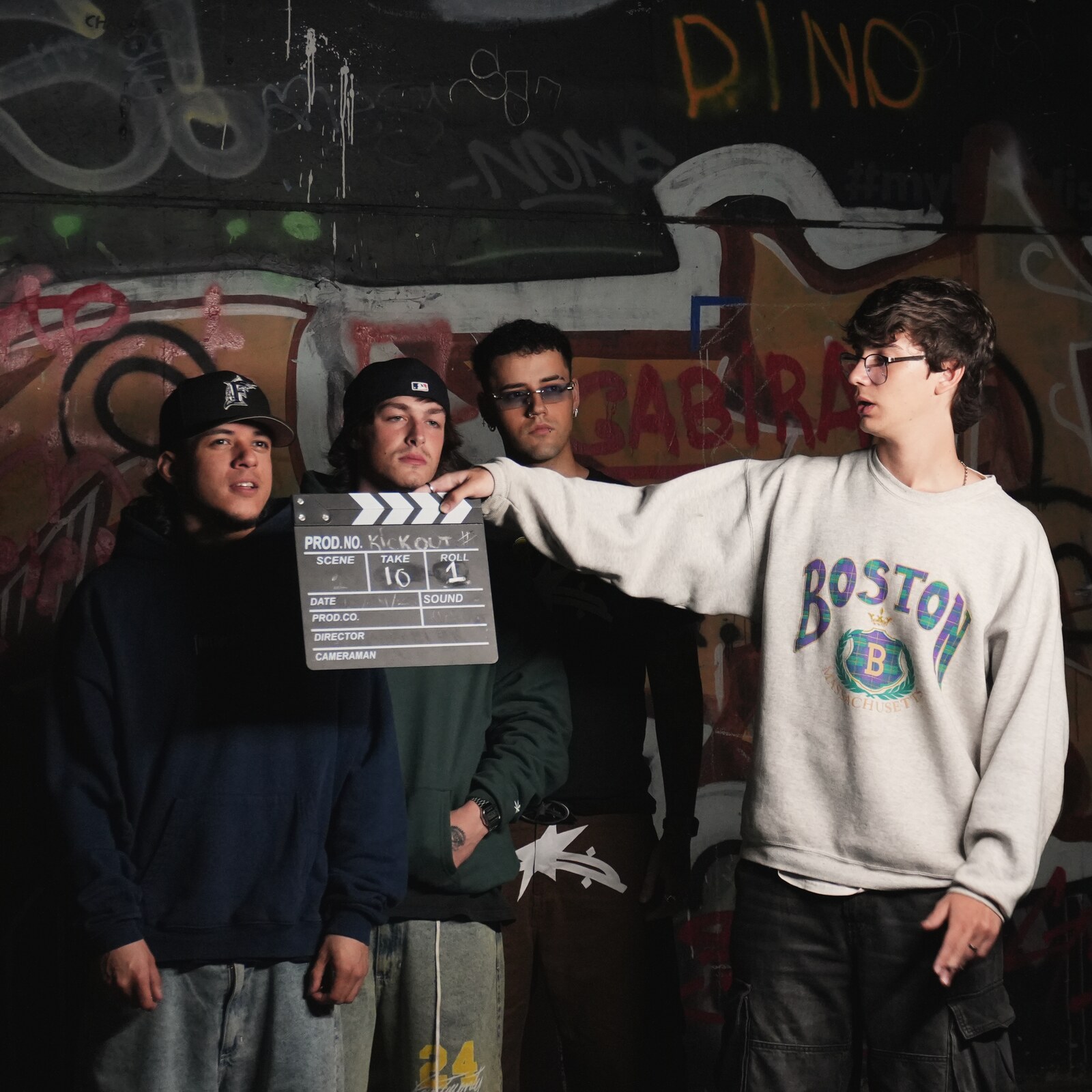 Detrás de cámara: la crew con la claqueta antes de una toma